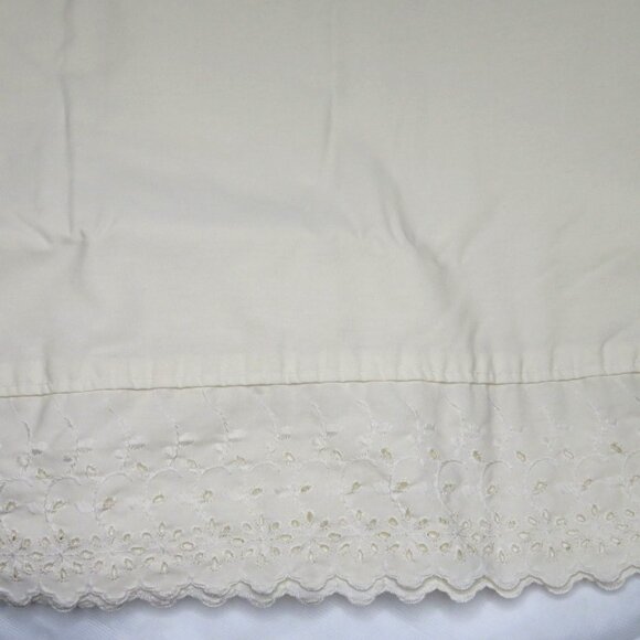 Vintage Martha Stewart Everyday Standard Pillowcases Pair of 2 Eyelet Scalloped - Picture 4 of 13